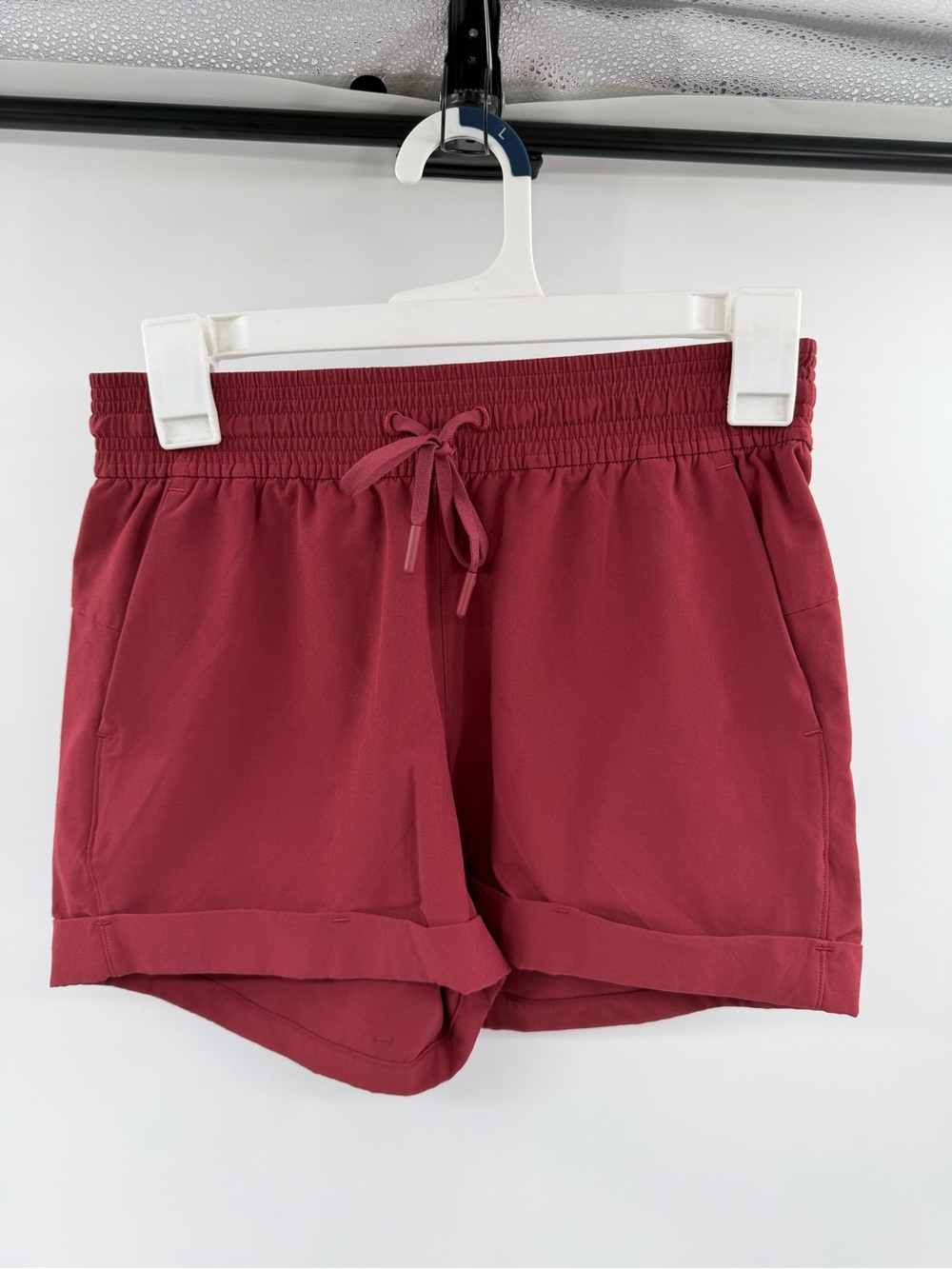 Lululemon Spring Break Away Mid rise Shorts 3” Inseam Women’s Size 4 Chianti Red